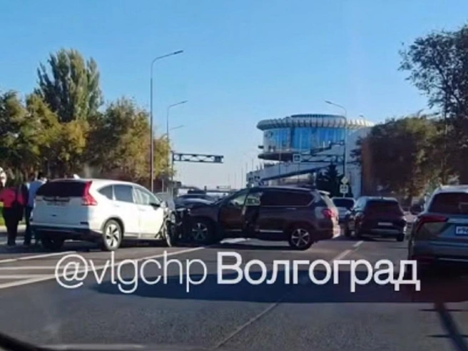 Авария произошла утром 12 октября на Нулевой продольной | Источник: Волгоград / Telegram
