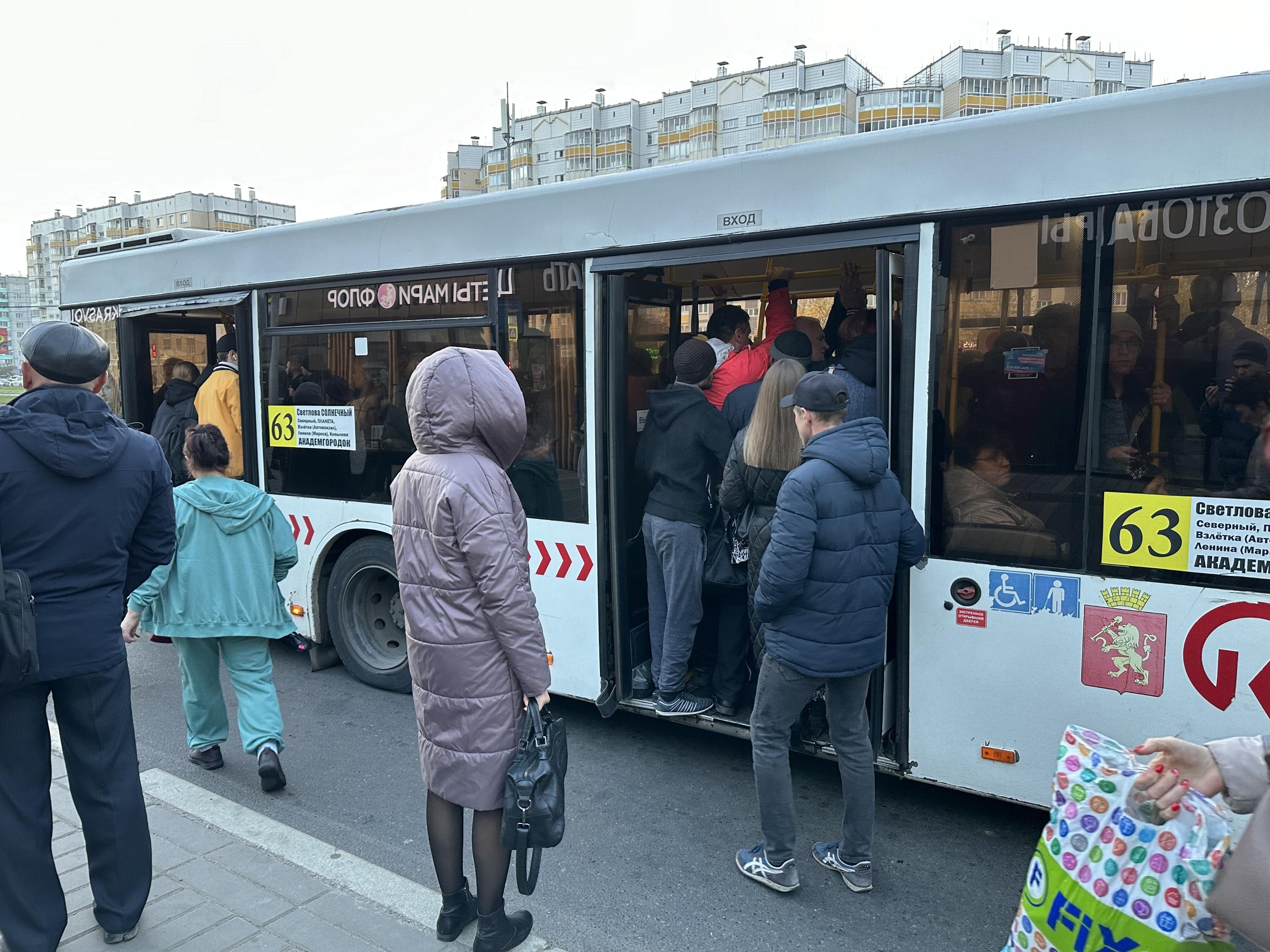 Красноярцы жалуются на давки в автобусах - 10 октября 2023 - НГС24.ру