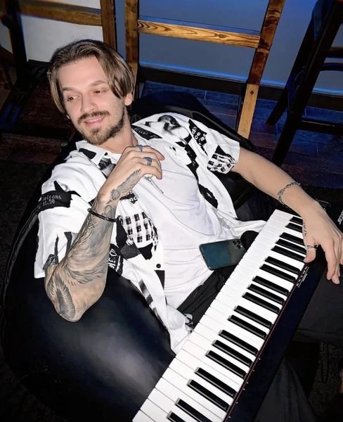 School is cool: Миша Марвин станет учителем по вокалу | Источник: @musiconetv