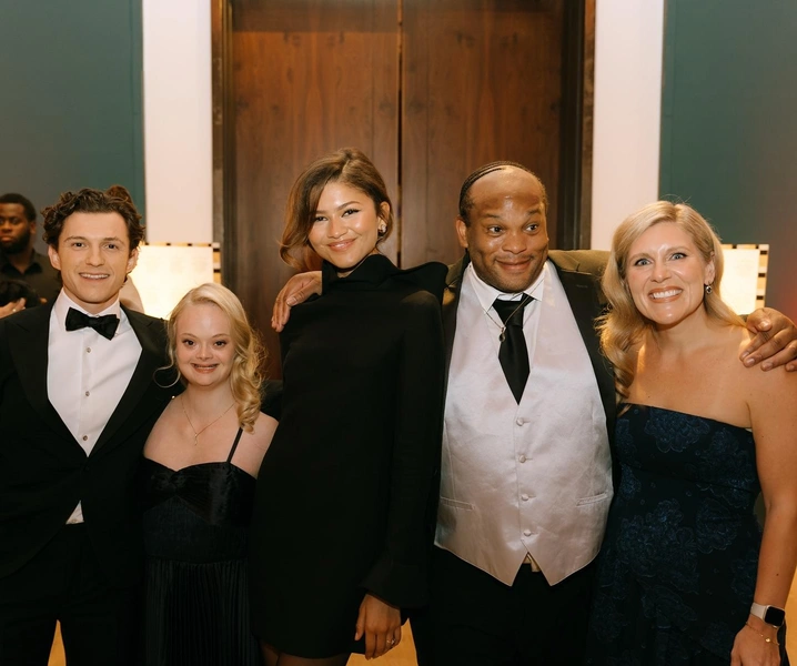 Источник: @laurahopewhitaker, @thebrotherstrust, @lilydmooreofficial, @java.joy