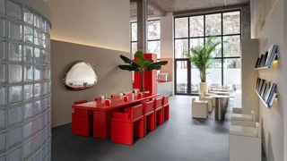 Красное и серое: ресторан Chicos в Тбилиси