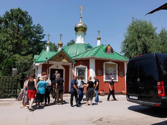 Отпевание прошло в больничном городке Волжского | Источник: Алексей Волхонский / V1.RU