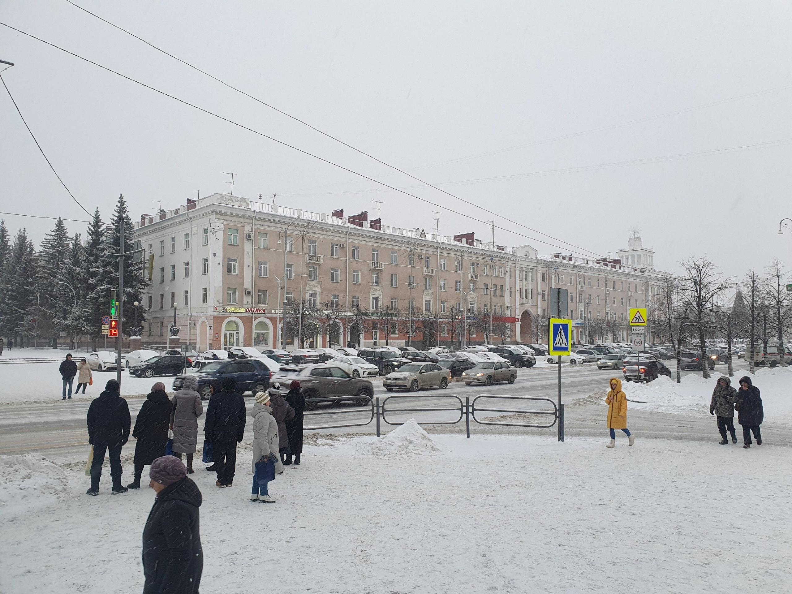 В Кургане запретят парковку и стоянку авто в центре, 29 декабря 2022 года -  29 декабря 2022 - 45.ру