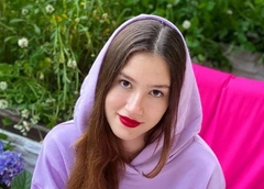 Дина Немцова об отношении к пластике и модным диетам
