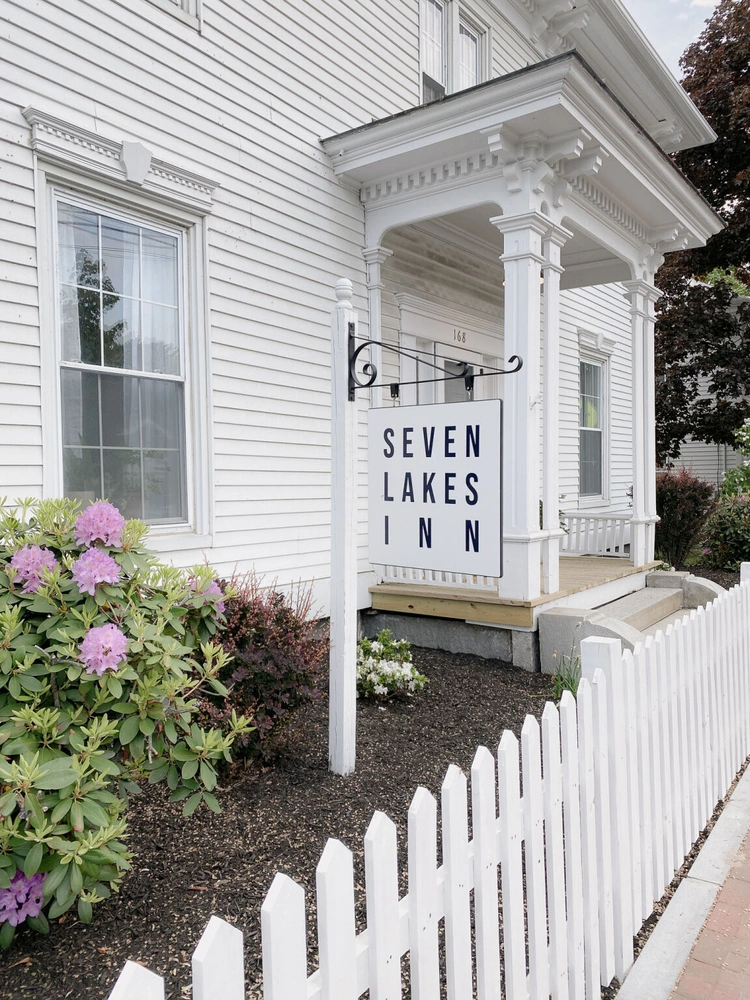 Мини-отель в доме 1840-х годов в штате Мэн | Источник: Элси Грин