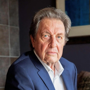 Отца Илона Маска обвинили в сексуальном насилии над собственными детьми, падчерицами и пасынками