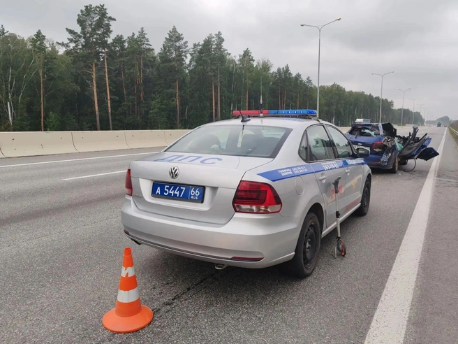 Пассажир синей Chevrolet Lacetti погиб в результате ДТП | Источник: пресс-служба свердловской Госавтоинспекции