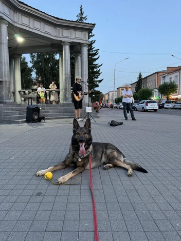 Ждет своих фанаток  | Источник: Виктор Петров 