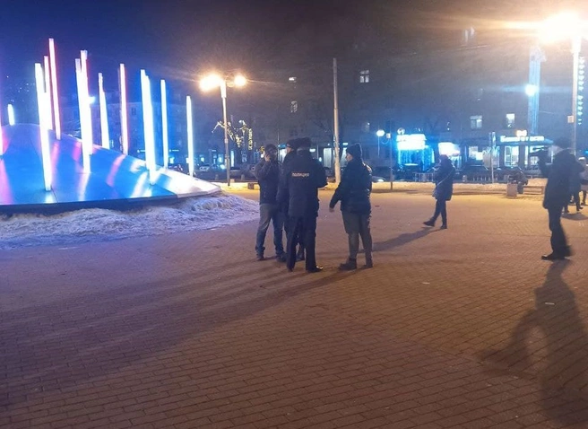 На антивоенном митинге на площади Победы задержали как минимум троих человек | ya62.ru
