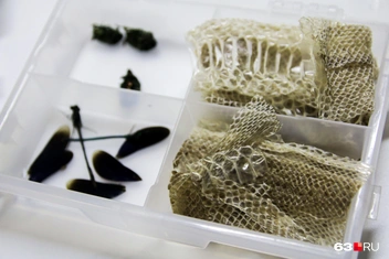 Маникюр со змеиной кожей — один из самых популярных дизайнов | Источник: Ксения Бирюкова / 63.RU