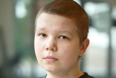 14-летней жительнице Луги требуется протонная терапия