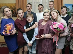 История самой многодетной семьи России — за 23 года Валентина Хромых родила 20 детей
