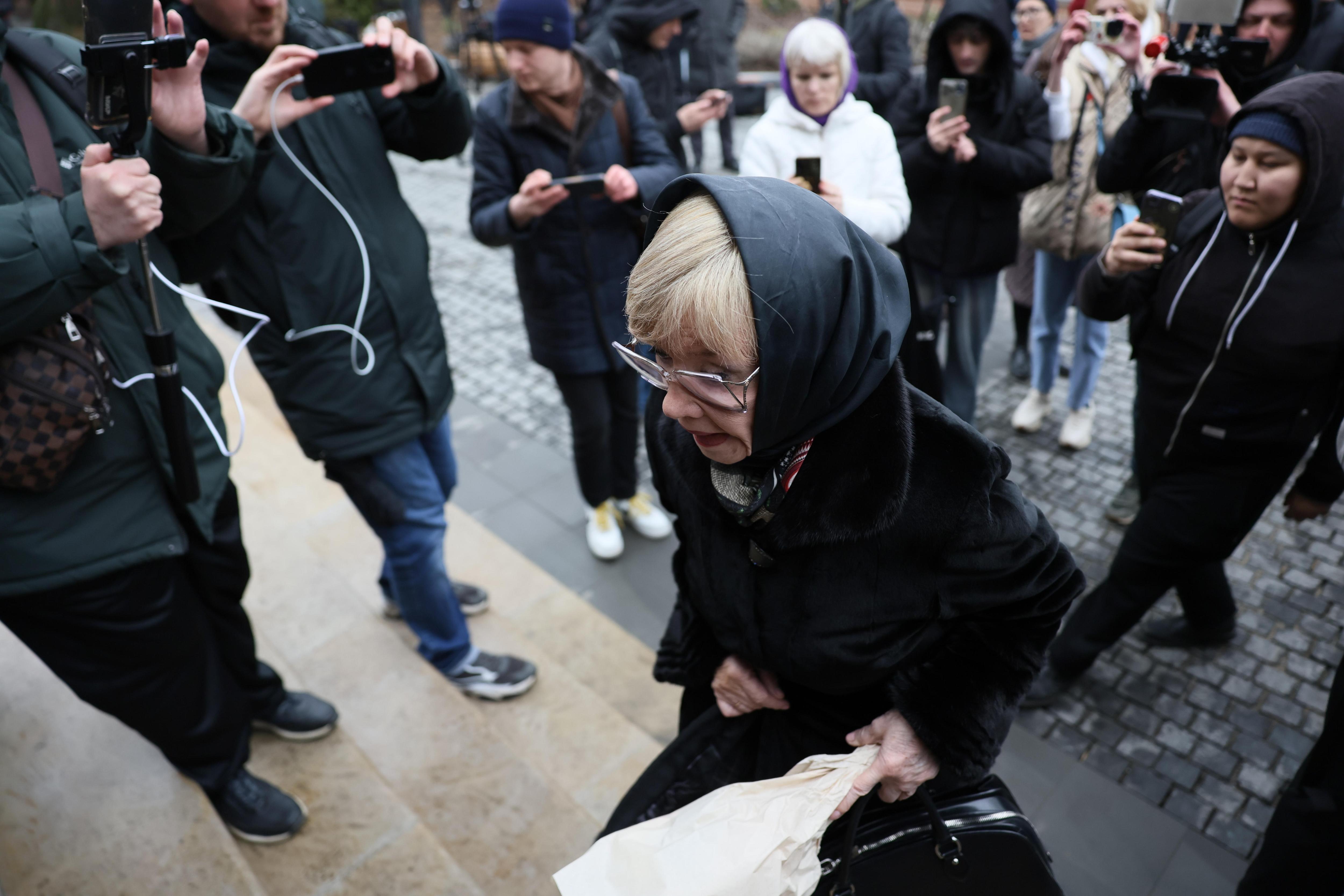 «Мамы больше нет». Юлия Меньшова — о смерти Веры Алентовой