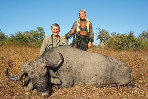 Елену с бывшим мужем объединяла охота, причем часто на экзотических животных