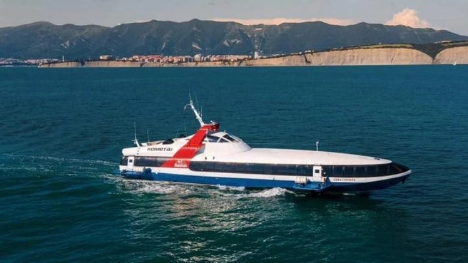 Теплоход курсирует между курортами Краснодарского края | Источник: vodohod-express.ru