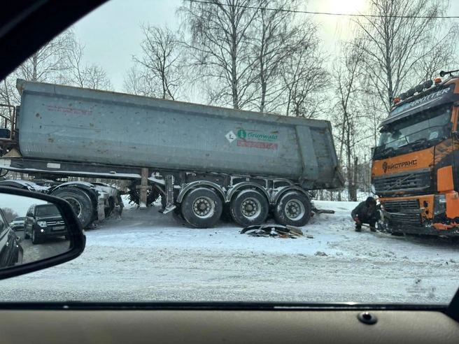 Легковой автомобиль отсутствует на месте происшествия | Источник: 72.RU 