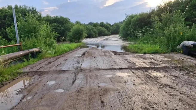 Вода дошла до моста и дороги | Источник: Администрация Аскинского района / Vk.com