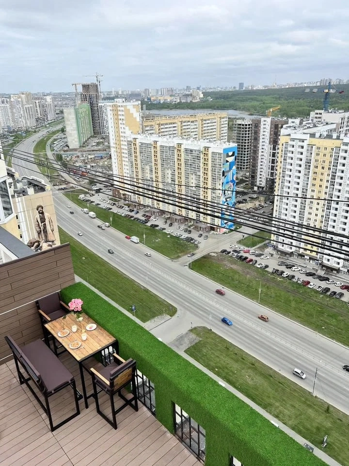Посмотрим ту, что побольше. Она стоит 7 тысяч рублей в сутки | Источник: сайт бесплатных объявлений