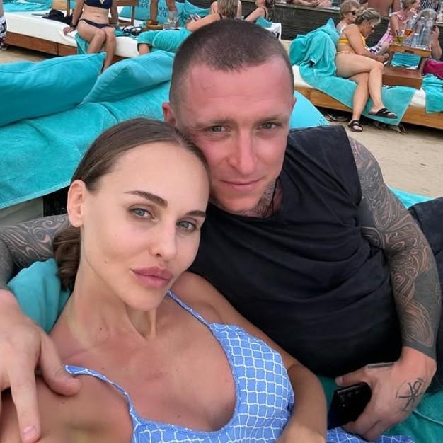«Лицемерная баба с тройными стандартами»: жена Павла Мамаева обрушилась на Погребняк и Алану после жестких оскорблений
