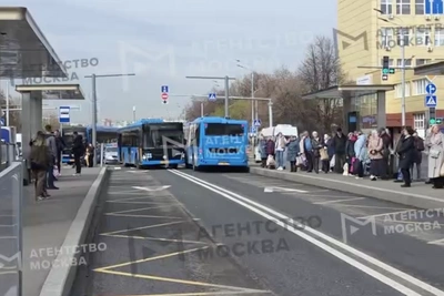 Женщина попала под автобус на выделенной полосе в СВАО