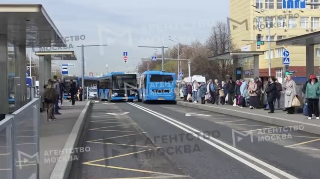 Москвичка попала под колеса автобуса в скоростном коридоре в СВАО | Источник: Агентство «Москва» / T.me