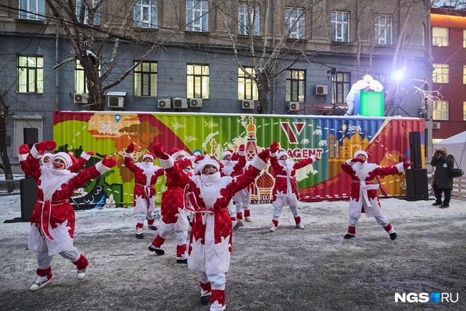 Аниматоры оделись в различные наряды | Источник: Александр Ощепков / NGS.RU