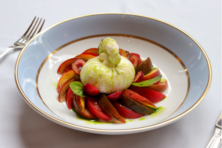 Фото №3 - Каникулы под солнцем: рецепты ярких блюд с персиками, которые подают в ресторанах прямо сейчас