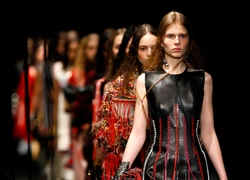 Чистое колдовство: показ Alexander McQueen FW 2017