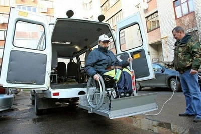 Число автомобилей социального такси в Петербурге уменьшается