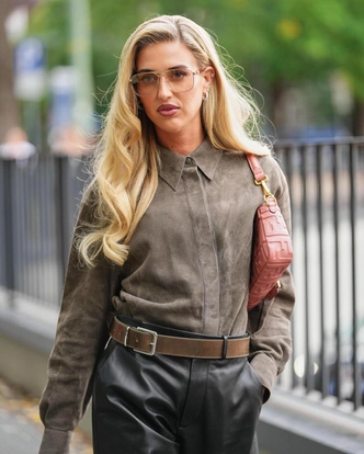 Как носить замшу в зимнем сезоне — 5 самых выигрышных сочетаний Как носить замшу в зимнем сезоне — 5 самых выигрышных сочетаний