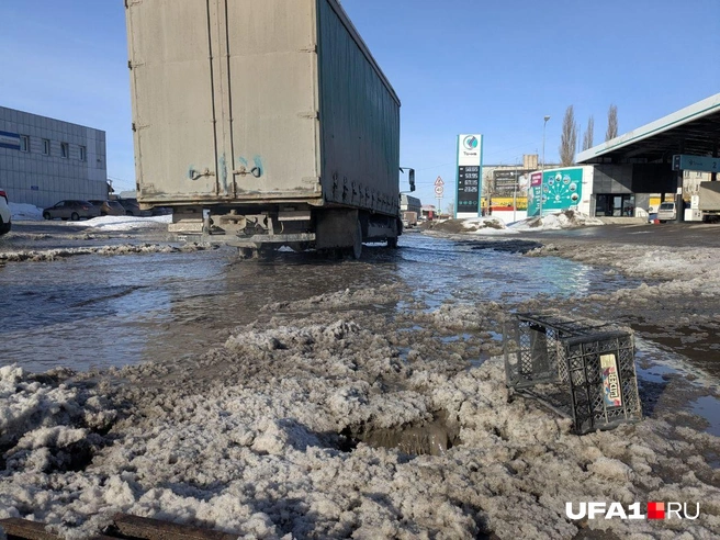 А тут ещё и снег тает | Источник: Булат Салихов / UFA1.RU