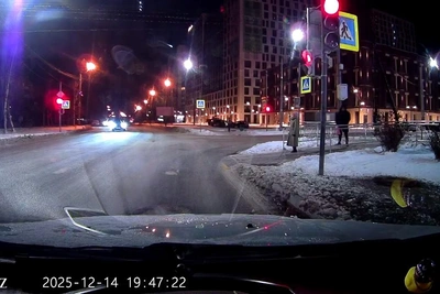 В Архангельске сняли летящий светящийся объект