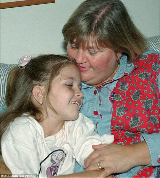 Тру-крайм: история Дженнифер Буш, которая простила мать, едва не залечившую ее до смерти