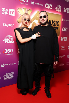 <p>Лиза и Лев Гринкевич на премии «Жара Music Awards-2023»</p>
