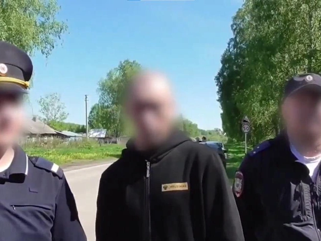 34-летний обвиняемый отбывал наказание в ИК Иркутской области, для проведения следственных действий его привезли в Новосибирскую область | Источник: СУ СКР по Новосибирской области