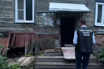 Дом сошел со свай в Архангельске: возбуждено уголовное дело