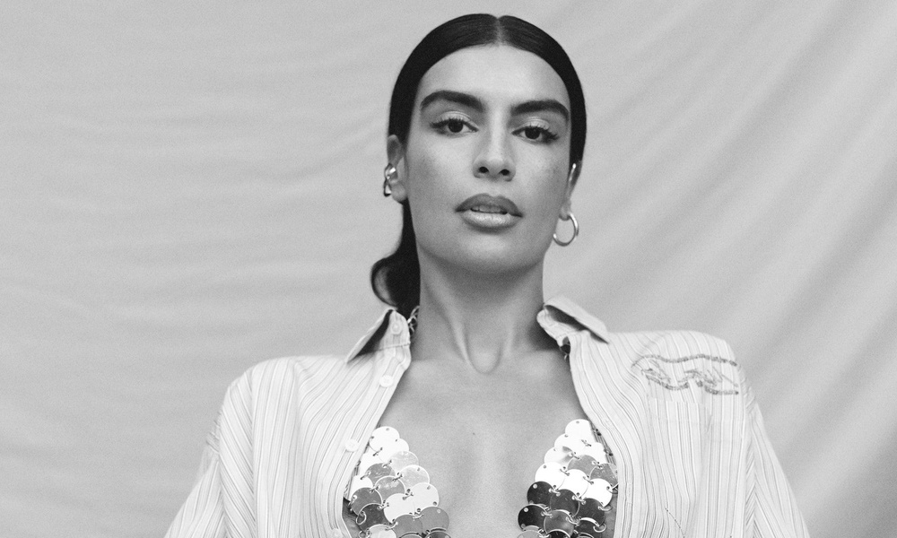 Sevdaliza фигура. Sevdaliza Human. Севдализа певица фото.