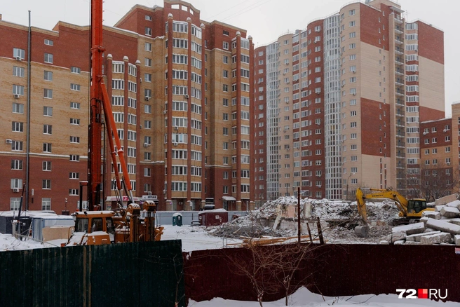 Тюменцы, выступающие против строительства высотки, решили обратиться в суд | Источник: Ирина Шарова / 72.RU