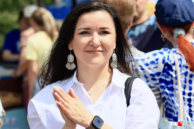 Молодежь элегантно сочетала их с повседневной одеждой | Источник: Михаил Шилкин