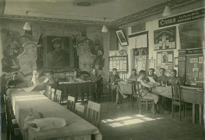 Отдых в Ленинской комнате в 1945–1947 годах | Источник: pastvu.com