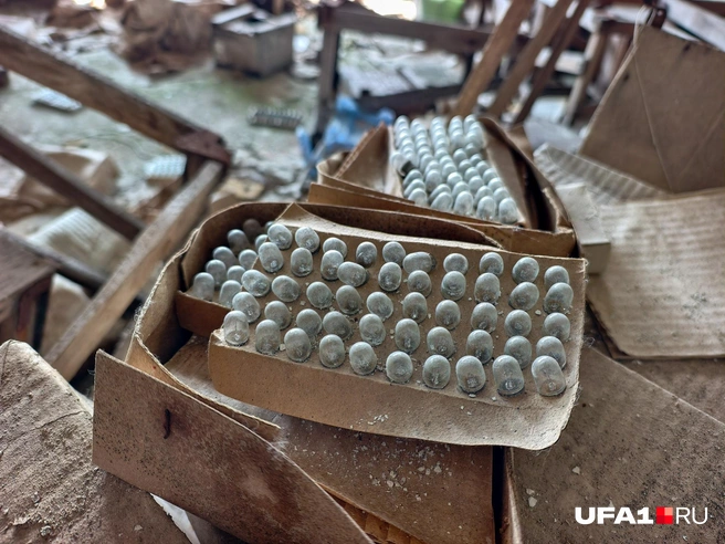 Сотни таких лампочек раскиданы | Источник: Булат Салихов / UFA1.RU