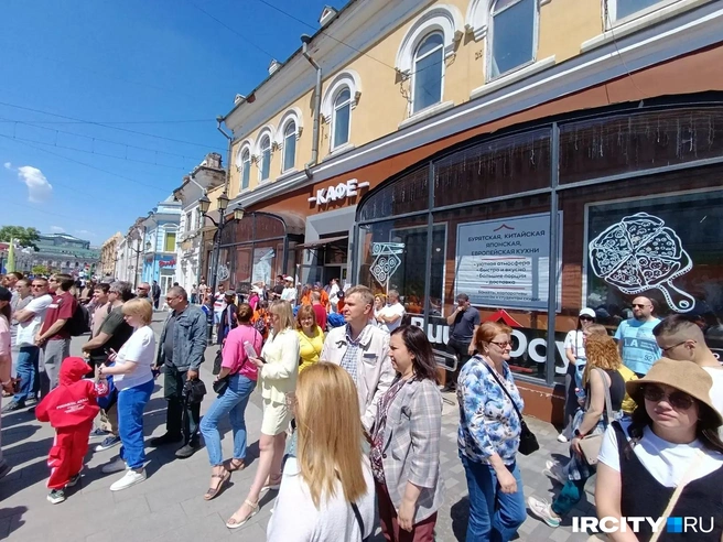 Столько народу улица Урицкого давно уже не видела | Источник: «ИрСити»