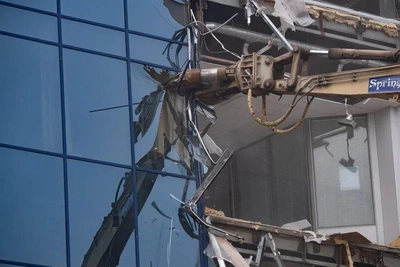 БЦ «Акватория» на Выборгской набережной сносят для жилого дома