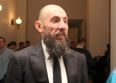 В доме директора МХАТа Владимира Кехмана прошли обыски по делу о крупной растрате в театре