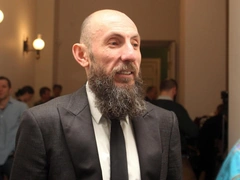 В доме директора МХАТа Владимира Кехмана прошли обыски по делу о крупной растрате в театре