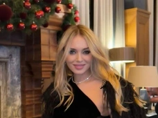 Модель Ксения Сухинова показала фигуру спустя две недели после родов