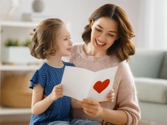 Открытки ко Дню матери своими руками: три идеи, которые можно сделать за один вечер