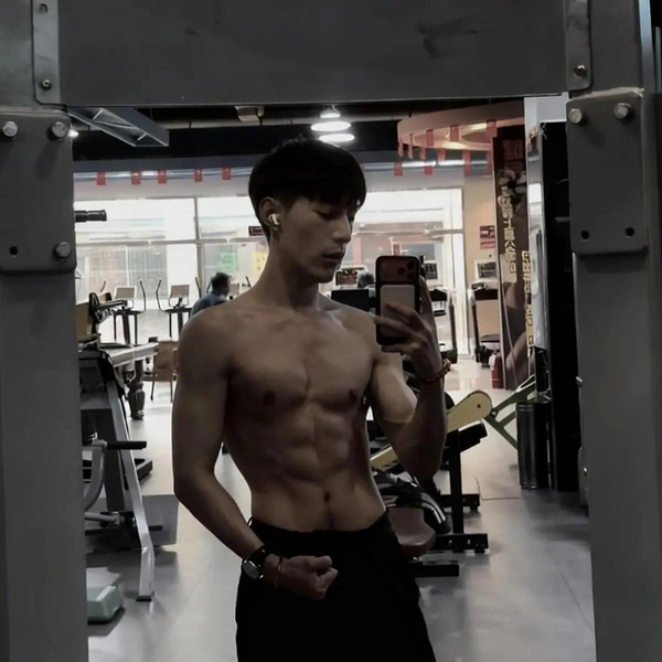 Что ни говори, а натуральные мышцы выглядят куда лучше гиалуроновых | Источник: соцсети