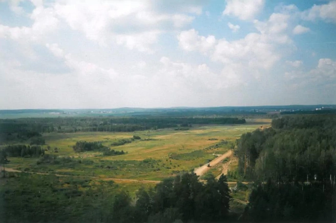 Улица Краснолесья: фото 2000 и 2024 года | Источник: Сергей Маляров
