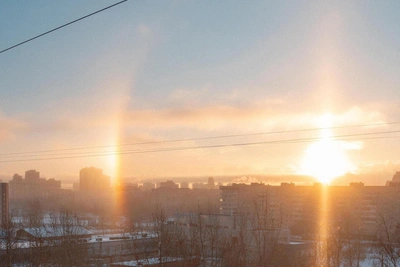 Northern Lights, Light Pillars, and Halo Observed in St. Petersburg